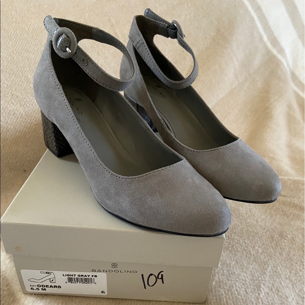 Bandolino Suede Pumps